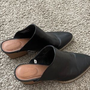 Universal Thread Black Leather Mule Slides with Stacked Heel